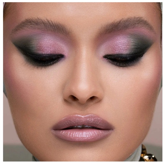 Natasha Denona- RETRO GLAM
EYESHADOW PALETTE - Picture 4 of 14